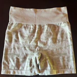 Light green camo print biker shorts